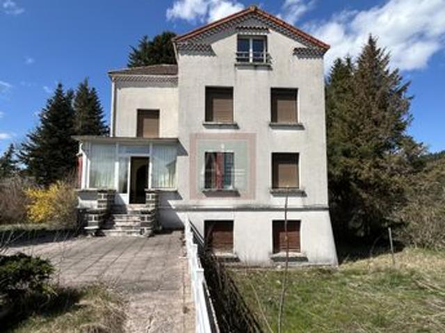 Maison 16 pièces 335 m²