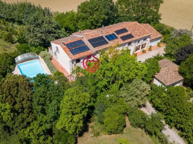 Maison 16 pièces 462 m²