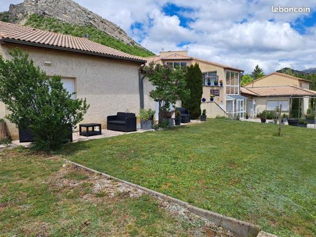 Maison 16 pièces 400 m²