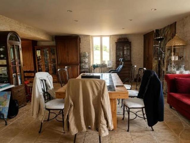 Maison 16 pièces 400 m²