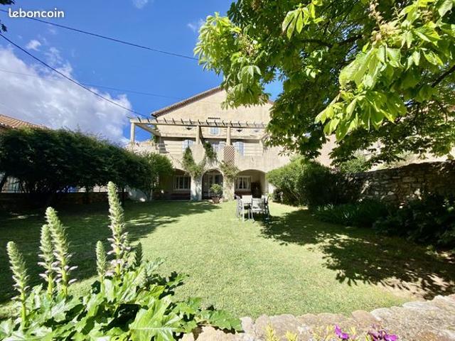 Maison 16 pièces 400 m²