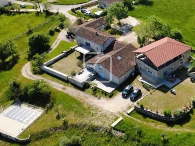 Maison 16 pièces 430 m²