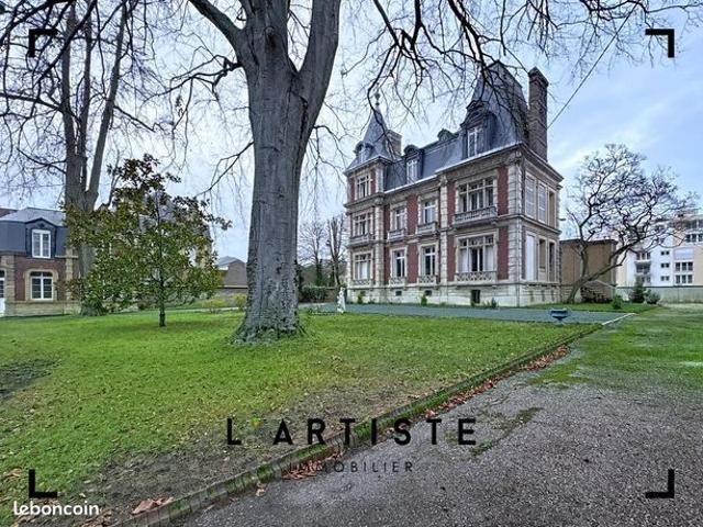 Maison 16 pièces 590 m²