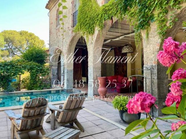 Maison 16 pièces 590 m²