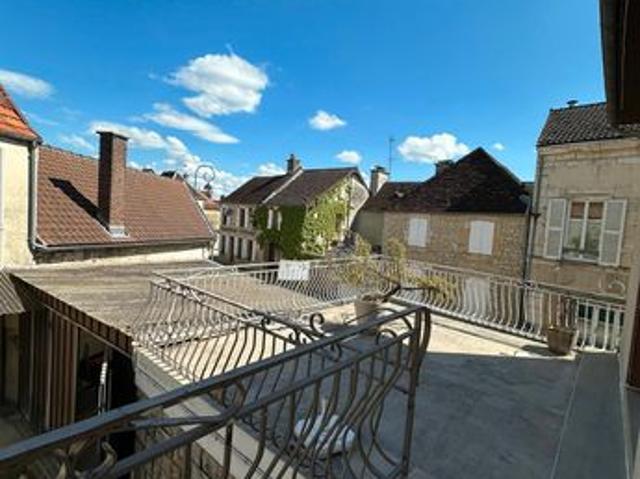 MAISON 175m2 TERRASSE COUR PRIVATIVE DEPENDANCES