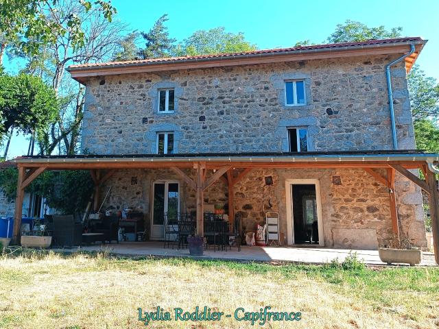 Maison 177 m2 6 pièces 3 Chambres avec vue exceptionnelle à Saint Victor Montvianeix 63550