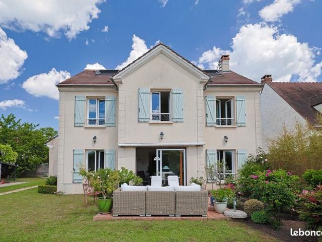 Maison 170 m2 6 pièces 4 chambres Terrain 639 m2