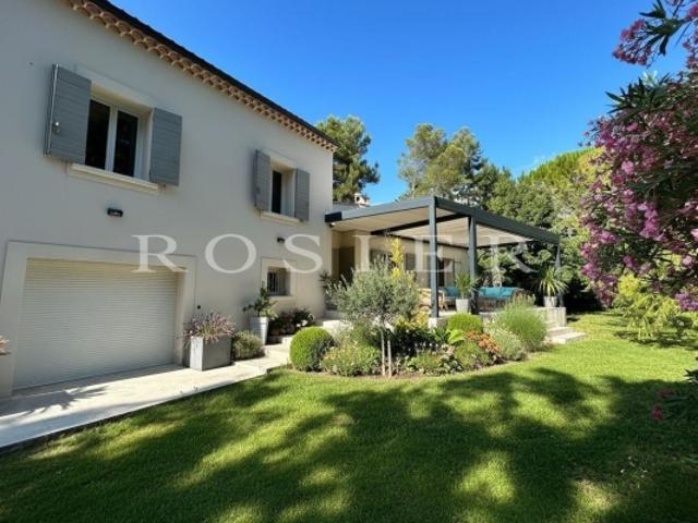 Maison 170 m² avec piscine et grand terrain à Althen des Paluds