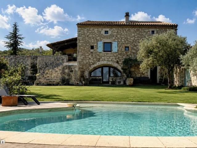 Maison 17 pièces 447 m²