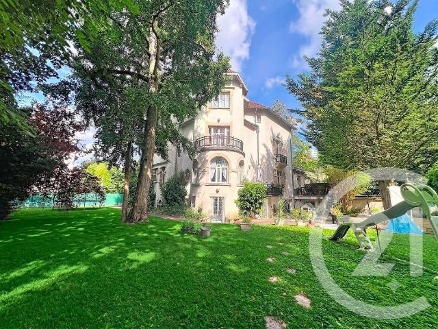 Maison 17 pièces 517 m²