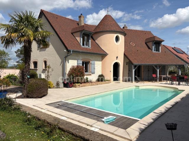 ? Dijon Nord Ouest / Daix – Maison avec piscine et beaux volumes