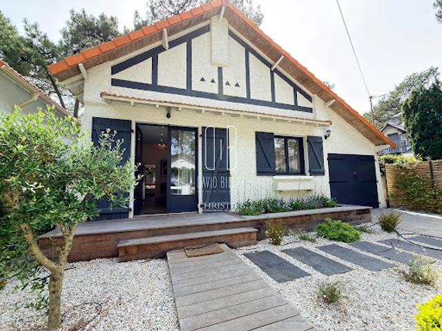 Maison contemporaine avec jardin et terrasse