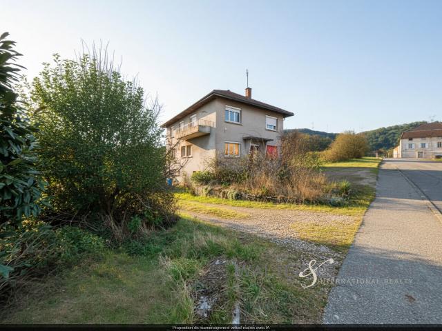 Maison 180 m2 terrain de 1400 m2 au centre de Cuiseaux