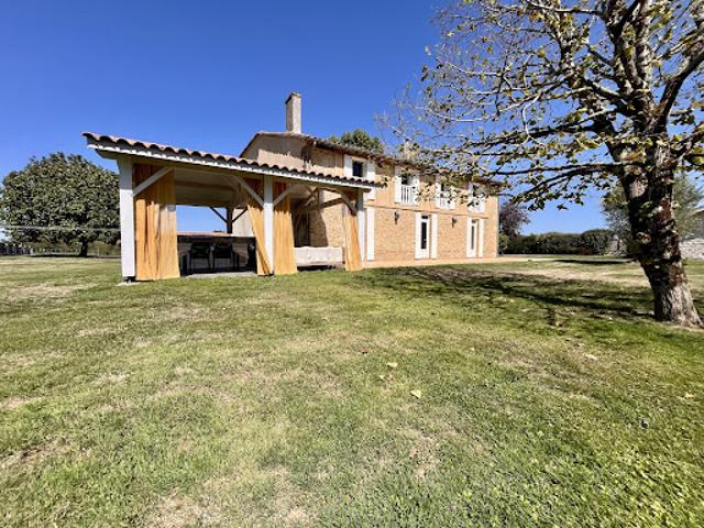 Maison avec piscine et jardin