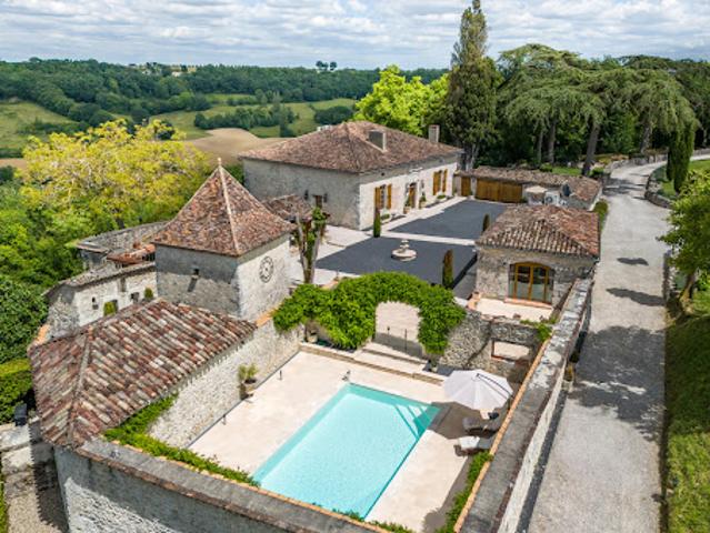 Maison avec piscine et jardin