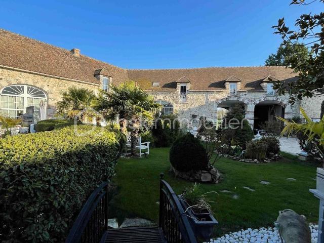 Maison 18 pièces de 1100 m2 à Egreville 77620