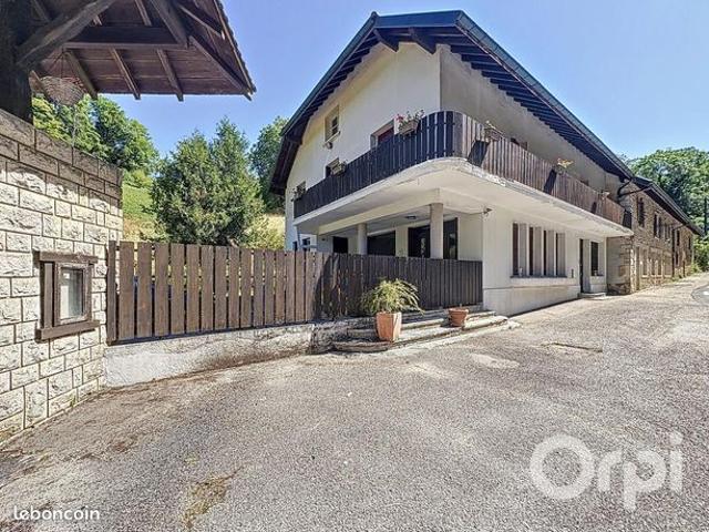 Maison 18 pièces 1 068 m²