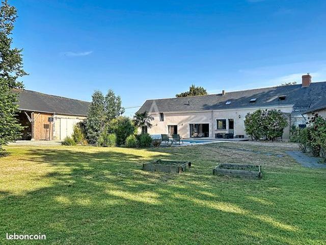 Maison 18 pièces 244 m²