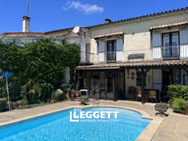 Maison 18 pièces 273 m²