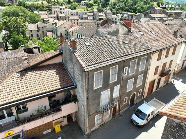 Maison 18 pièces 273 m²