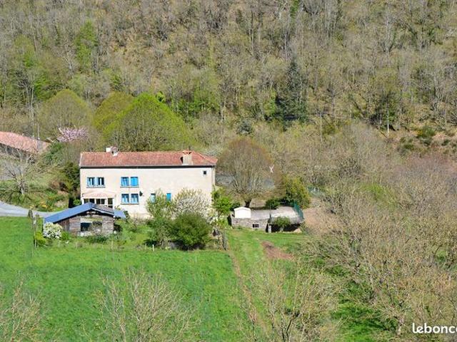 Maison 18 pièces 300 m²