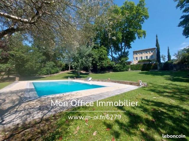 Maison 18 pièces 450 m²