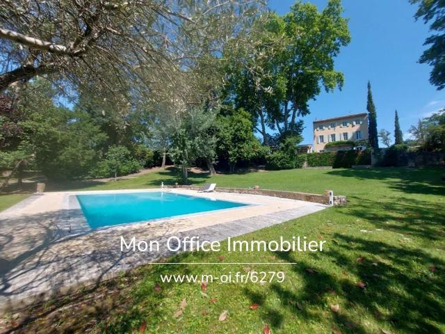 Maison 18 pièces 450 m²