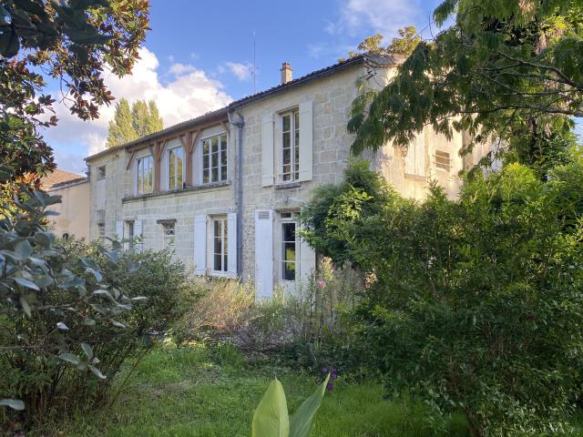 Maison 18 pièces 454 m²