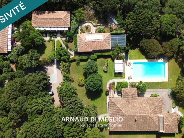 Maison 18 pièces 679 m²