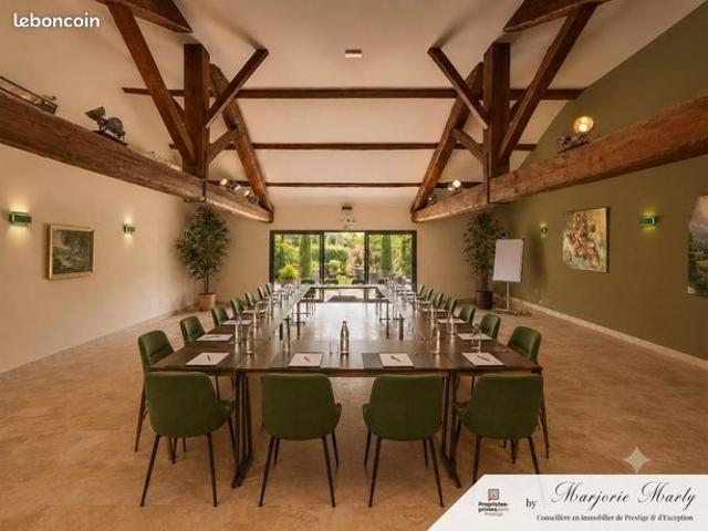 Maison 18 pièces 680 m²