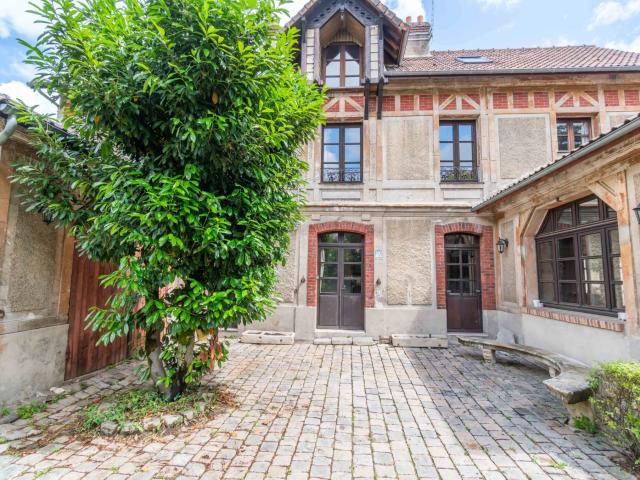 MAISON
