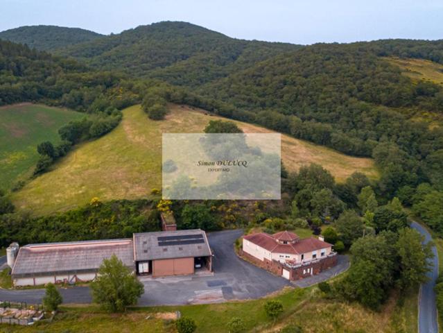 Maison 195 m2 avec batiment de 1000 m2 sur 3 hectares de ter