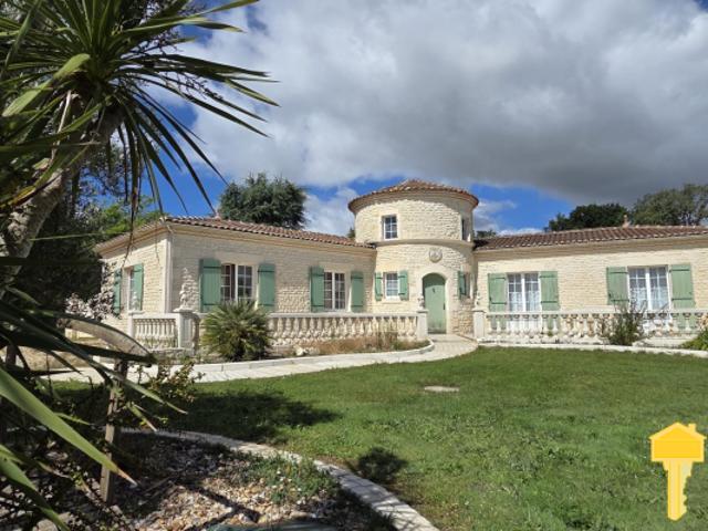 MAISON 197 M2, TERRAIN 3100 M2, GARAGE 71 M2, STUDIO