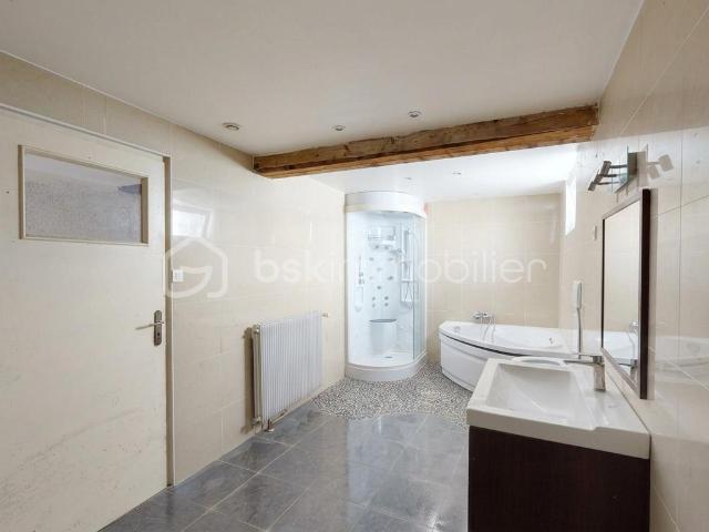 Maison 197m² 4 chambres 2 salles de bain + véranda + dépendance et garage