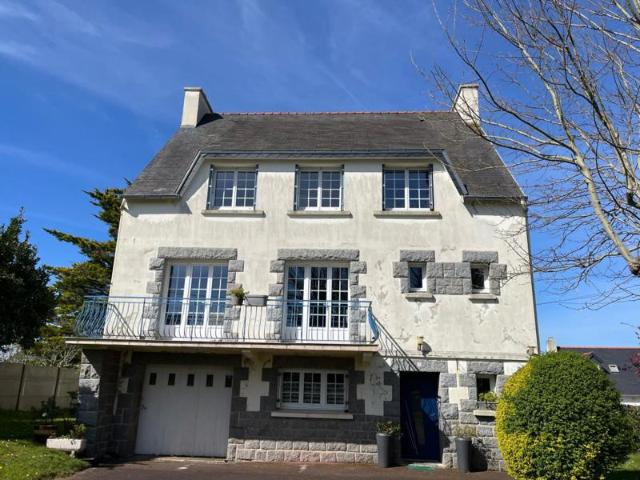 Maison, 198 m2, centre ville CROZON