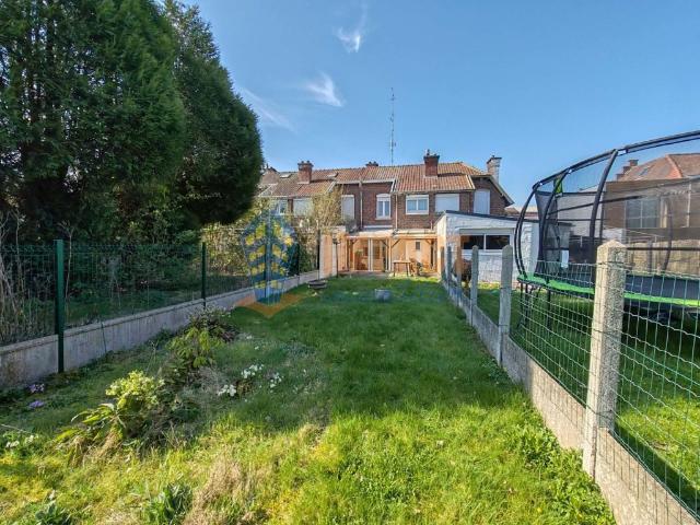 Maison 1930 lumineuse, jardin, 2 chambres, bureau et cave