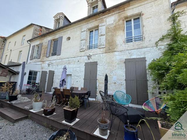 Maison 19 éme entièrement rénovée