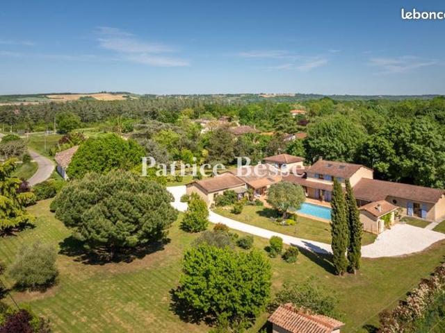 Maison 19 pièces 395 m²