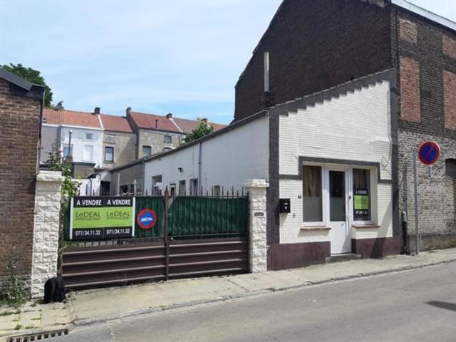 Maison 1 chambre avec garage et entrepôt