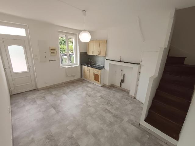 Maison 1 chambre et cour, quartier Saint Pierre