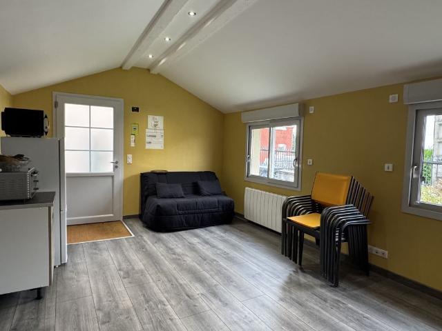 Maison 1 pièce, 28 m² à louer à Saint Rémy sur Durolle 63550