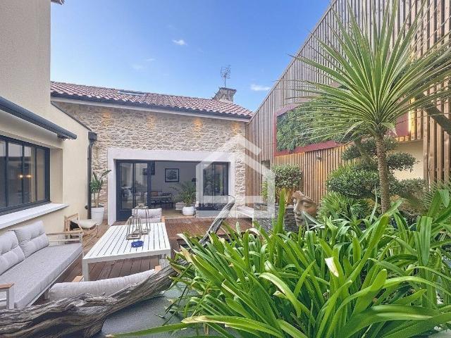Maison 205 m2 Cerons
