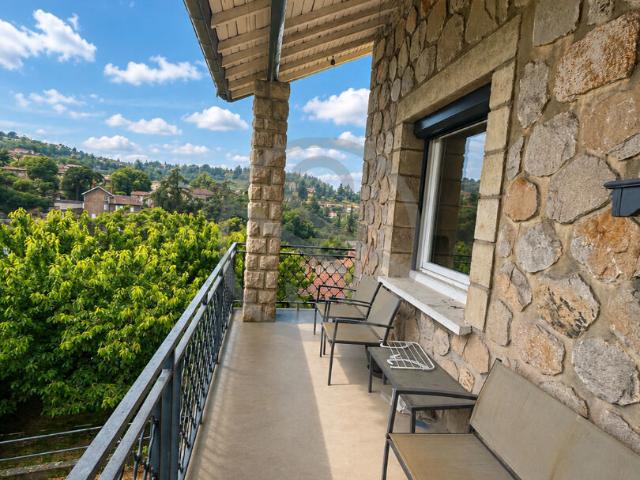 Maison 205 pièces 250 m²