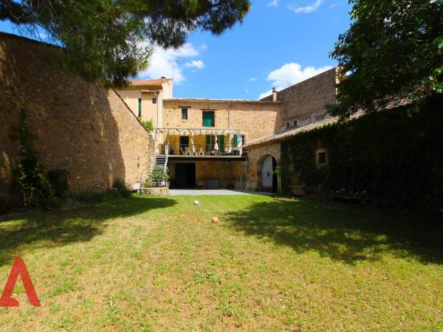 Maison vigneronne d'exception de 8 pièces avec immense poten. 205m² Gabian