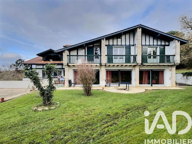 Maison avec jardin et terrasse