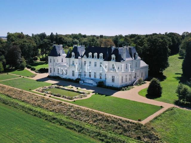 Maison 2000 m2 Le Lion d Angers