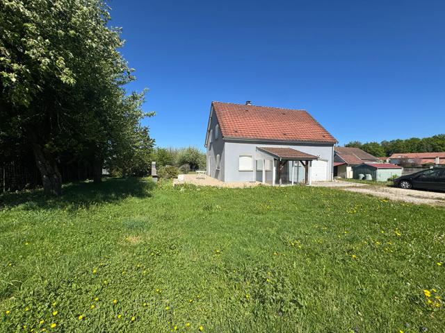 MAISON 2007 AU CALME DE 100 m2 TERRAIN 1000 M2 CHAMPAGNEY