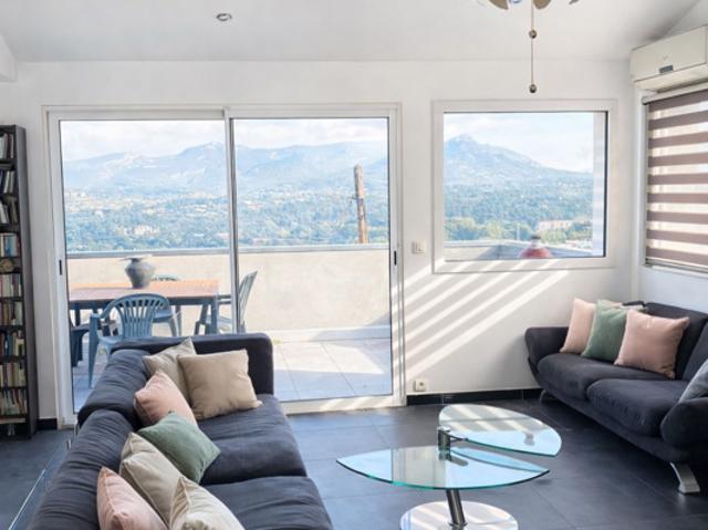 Maison 200 m2 avec vue sur Marseille Calme absolu Fort p