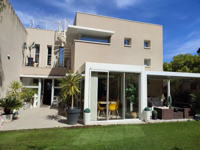 Maison 200m2 + 1200m2 de terrain Quartier Sud