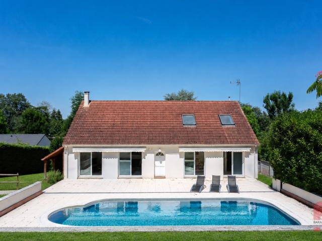 MAISON 200m2 5 CHAMBRES AVEC JARDIN